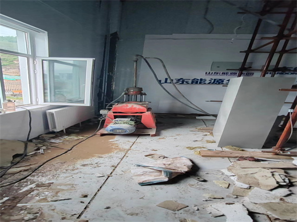 镇沅地基基础下沉墙体裂缝加固注浆顶升施工